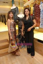 Riddhima Kapoor with Neetu Singh at Mother_s day special in Mumbai on 6th May 2011.jpg